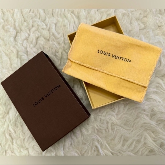 159 Louis Vuitton Vernis Card Case with dustbag and box - Picture 12 of 15